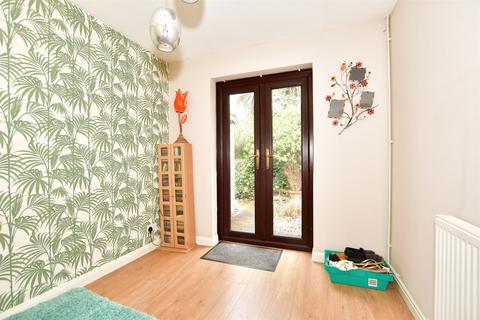 21 Corunna Close, Hythe, CT21 5EA