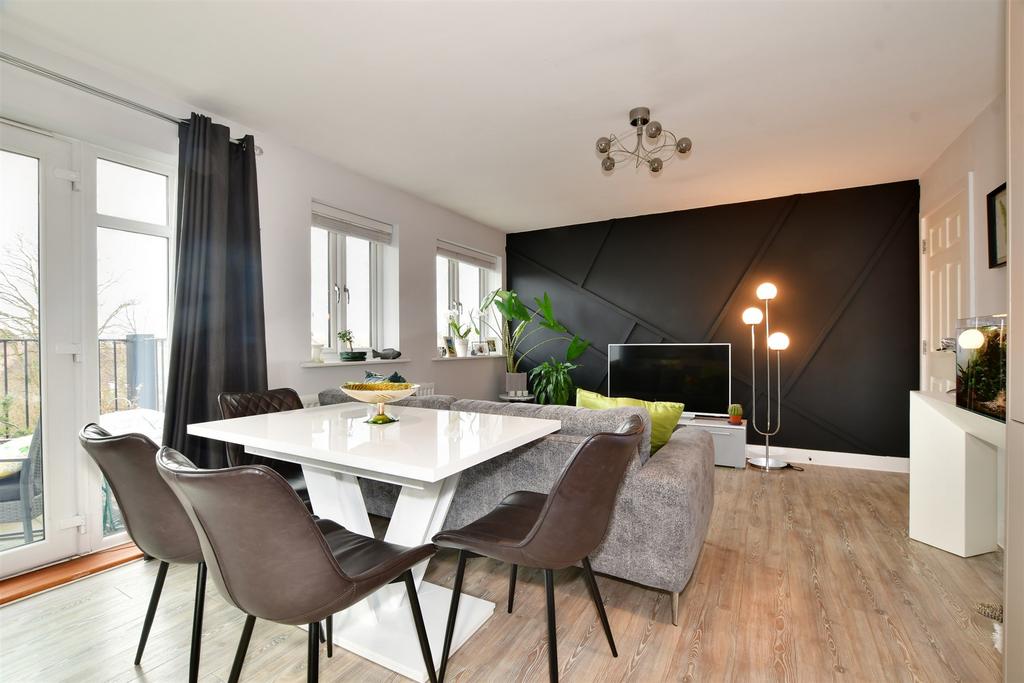 Lounge/Kitchen