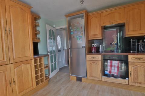 2 bedroom semi-detached house for sale - Chestnut Avenue, Thorngumbald, Hull, HU12 9LD
