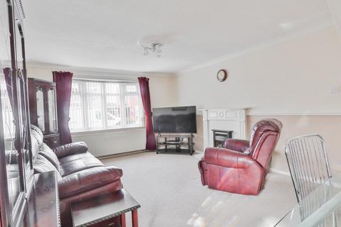 2 bedroom semi-detached house for sale - Chestnut Avenue, Thorngumbald, Hull, HU12 9LD
