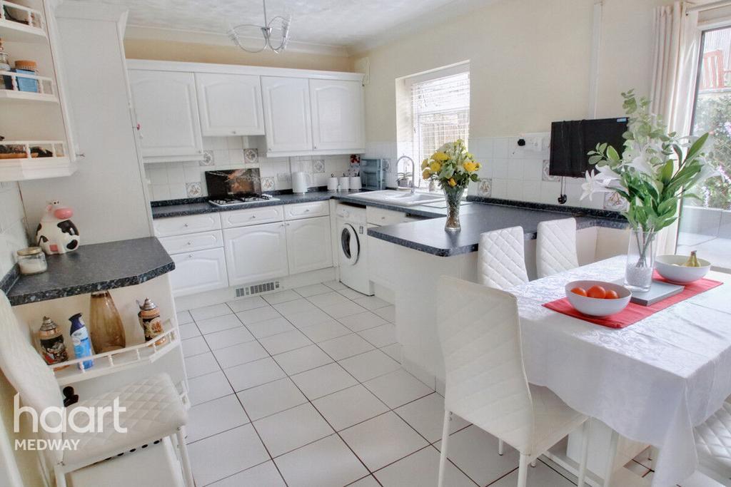 The Tideway, Rochester 2 bed semidetached house for sale £270,000