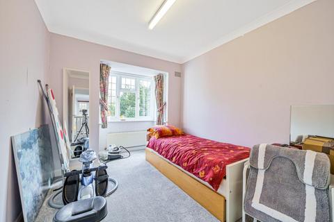 5 Greenways, Beckenham, BR3 3NG