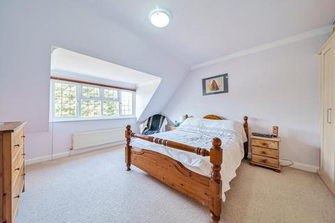 5 Greenways, Beckenham, BR3 3NG
