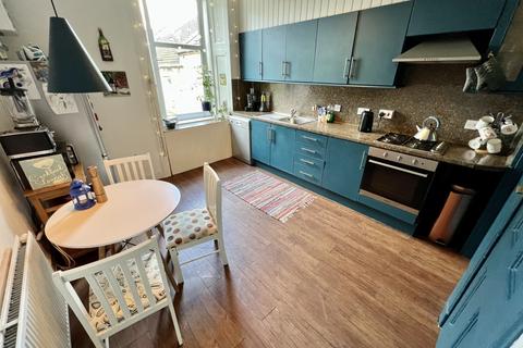 4 bedroom apartment for sale - 220 2/1 Albert Drive, Glasgow