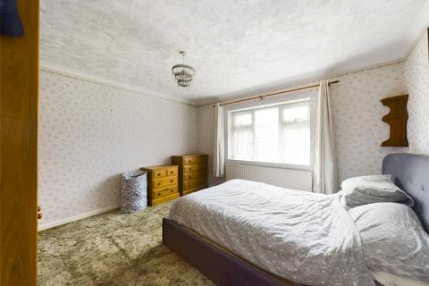 2 bedroom bungalow for sale - Bedford Road, Laindon West, Essex, SS15