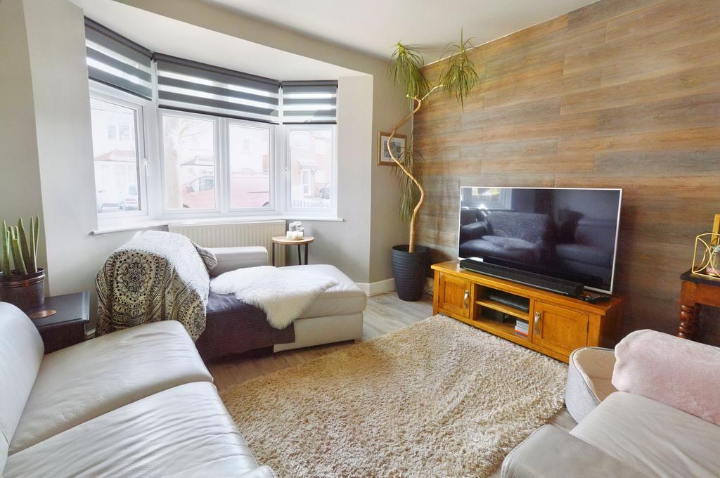 Wakering Avenue, Shoeburyness, SS3 4 bed semidetached house for sale