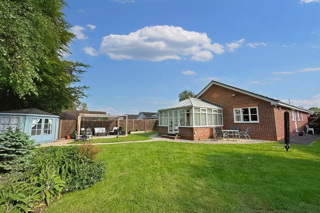 Ferndown 3 bed detached bungalow for sale £584,950