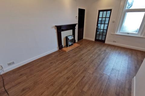 2 bedroom flat to rent, Taylor Street, Leven, KY8