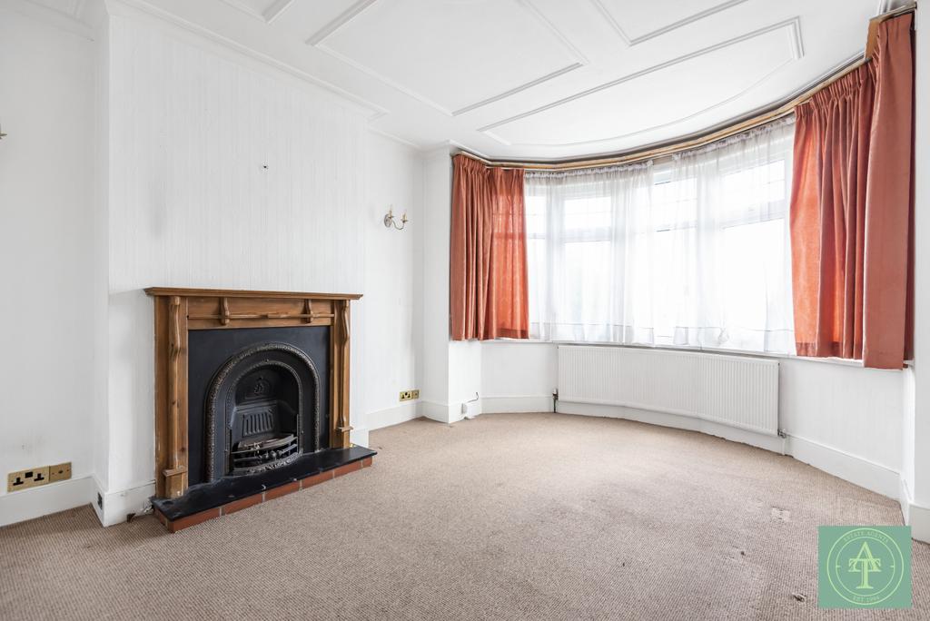 Green Dragon Lane, N21 3 bed semidetached house for sale £775,000