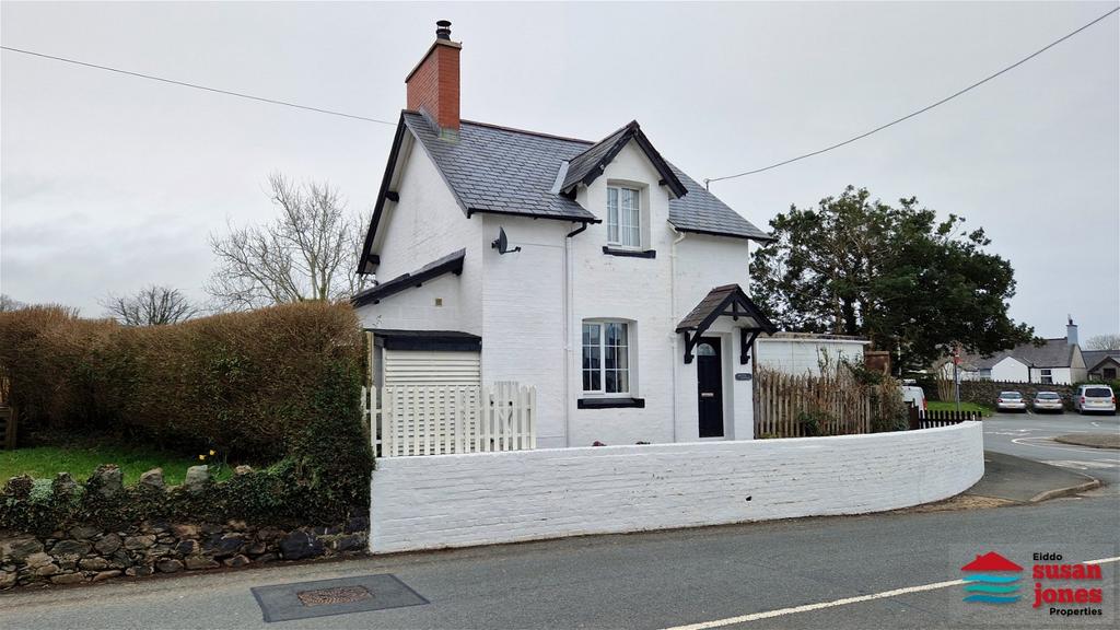 Chwilog, Pen Llyn Peninsula 3 bed detached house for sale £250,000