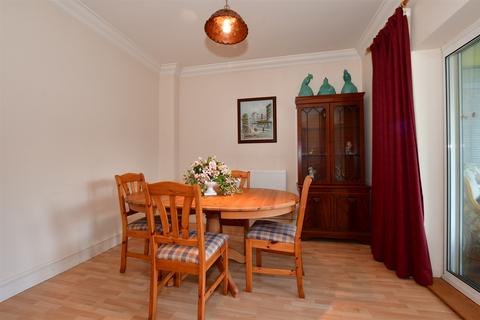32 King George Road, Chatham, ME5 0TX