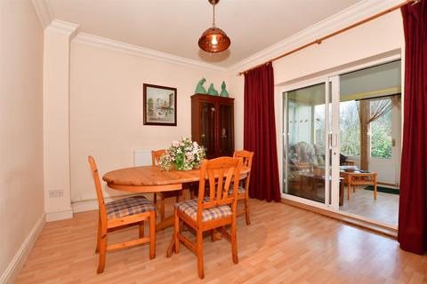 32 King George Road, Chatham, ME5 0TX