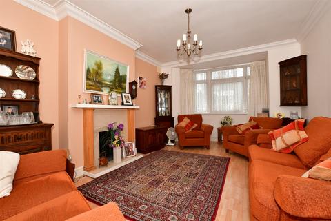 32 King George Road, Chatham, ME5 0TX