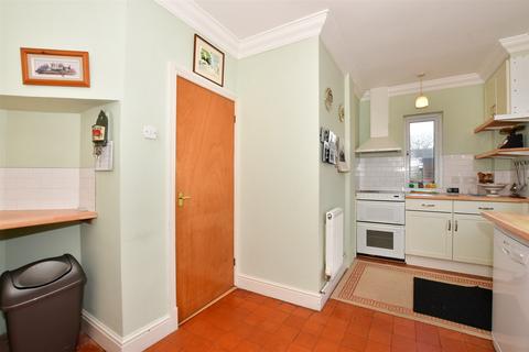 32 King George Road, Chatham, ME5 0TX