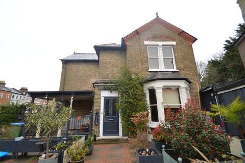 3 bedroom end of terrace house for sale - Paget Rise, London, SE18 3QQ