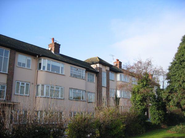 Canons Court, Stonegrove, EDGWARE... 2 bed flat - £1,499 pcm (£346 pw)