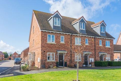 4 bedroom end of terrace house for sale - Kingside, Grove