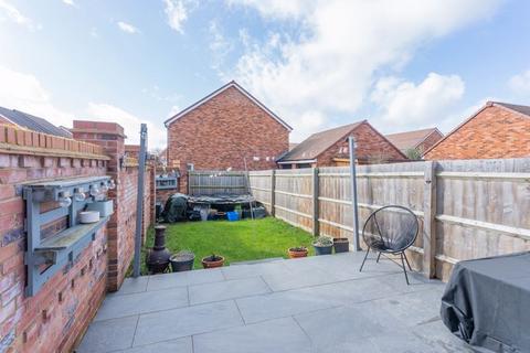 4 bedroom end of terrace house for sale - Kingside, Grove