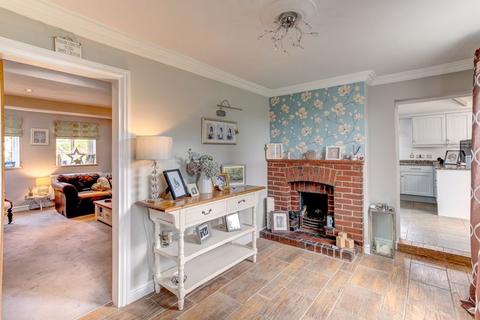 3 bedroom cottage for sale - Bournheath Road, Fairfield, Bromsgrove