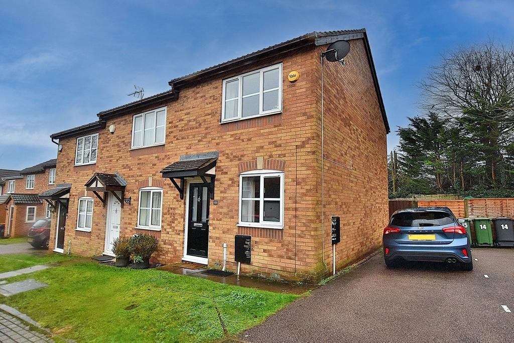 Dunstable, Bedfordshire LU6 2 bed end of terrace house for sale £300,000