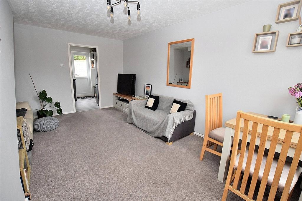 Dunstable, Bedfordshire LU6 2 bed end of terrace house for sale £300,000