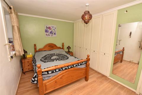3 bedroom semi-detached house for sale - Iveson Approach, West Park, Leeds, West Yorkshire
