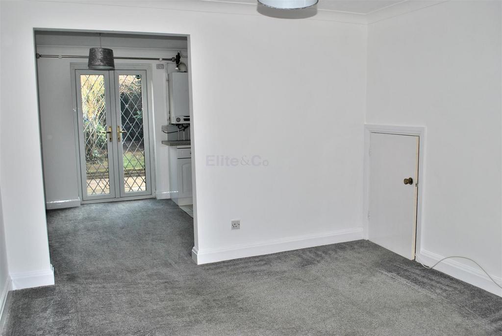 Turners Meadow Way, Beckenham, BR3 2 bed terraced house £1,750 pcm (£