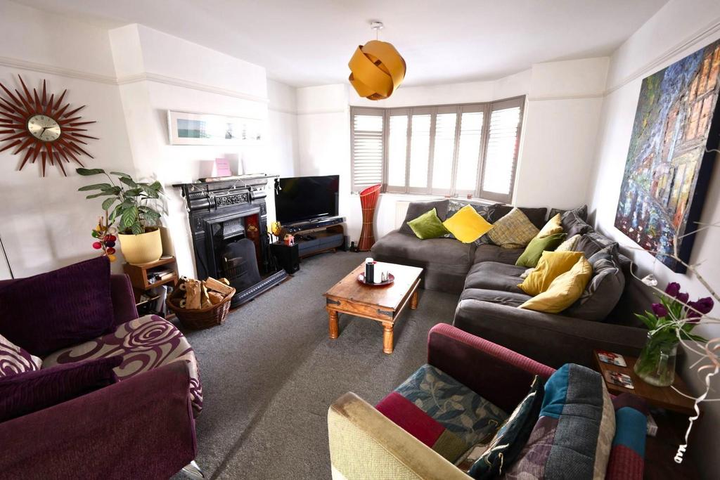 Gleton Avenue, Hove 4 bed semidetached house £600,000