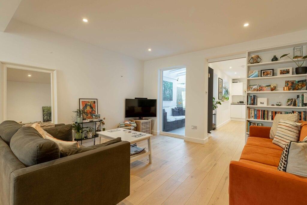 Sandilands Road, Fulham, SW6 3 bed property £6,500 pcm (£1,500 pw)