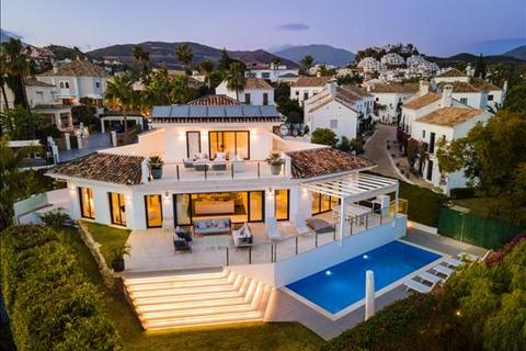 5 bedroom villa, Las Brisas, Marbella, Malaga