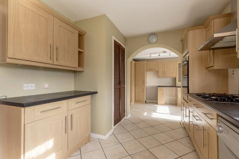 54 Cammo Grove, Edinburgh, EH4 8EX