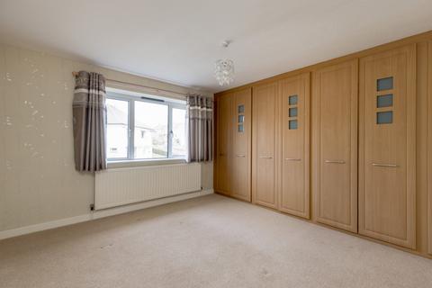54 Cammo Grove, Edinburgh, EH4 8EX