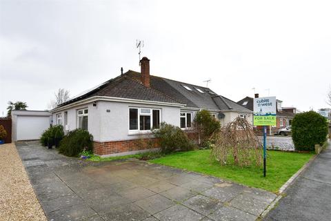 2 bedroom bungalow for sale - Hillcrest Drive, Ashington, West Sussex