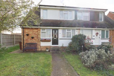 3 bedroom semi-detached house to rent - Cherry Close, Canvey Island SS8 9HT
