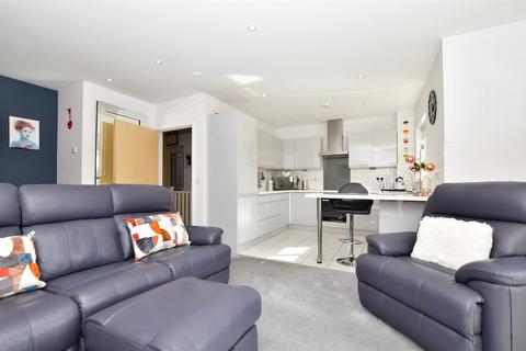 2 bedroom ground floor flat for sale - Tonbridge Road, Teston, Maidstone, Kent