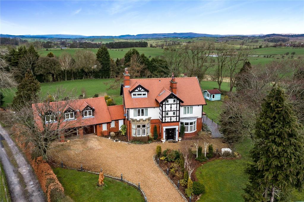 Brogden Lane, Barnoldswick, Lancashire, BB18 6 bed detached house for