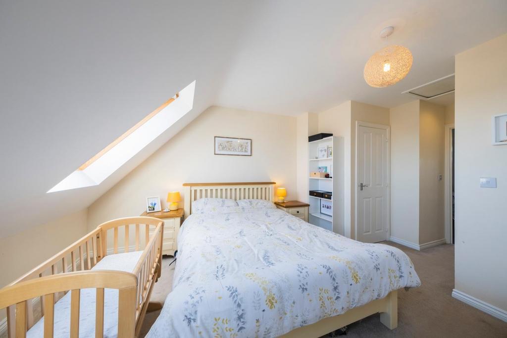 24 Gibson Close-021.JPG