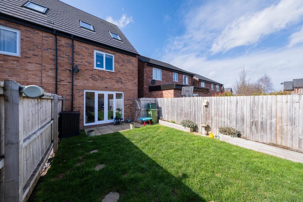 24 Gibson Close-027.JPG