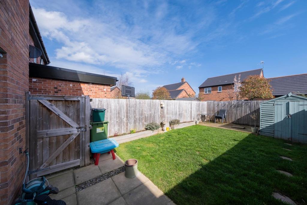 24 Gibson Close-026.JPG