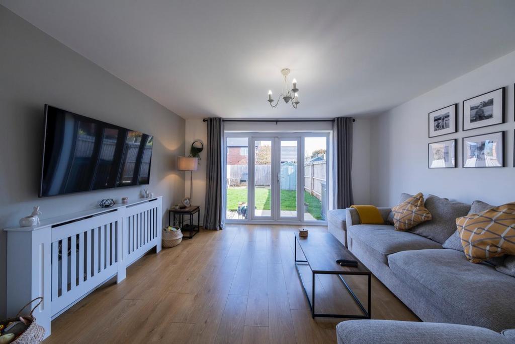 24 Gibson Close-006.JPG