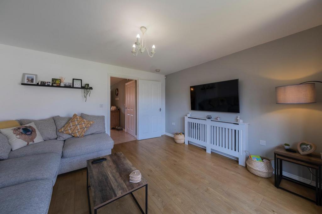 24 Gibson Close-007.JPG