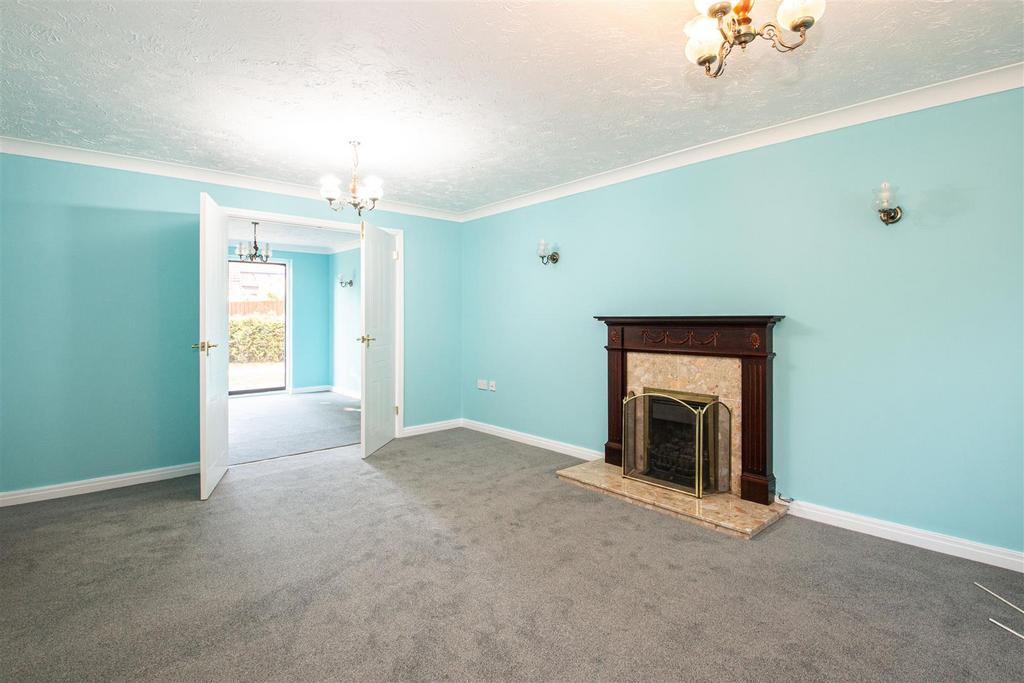 Egerton Gate, Shenley Brook End 4 bed detached house £1,695 pcm (£391 pw)