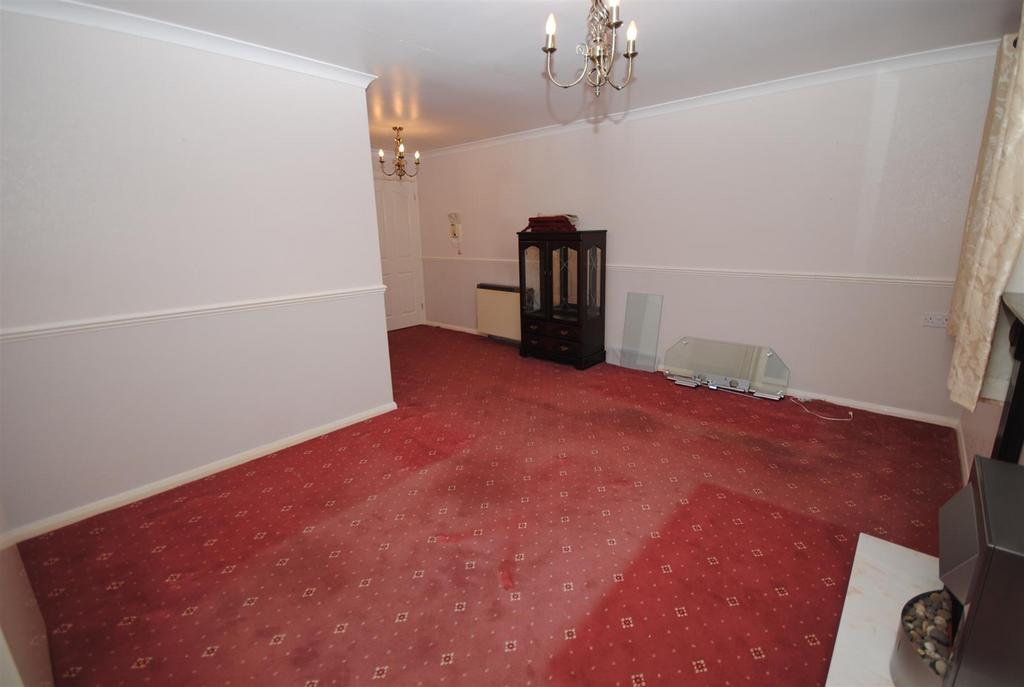 31woodlandscourt LOUNGEDINER2.JPG