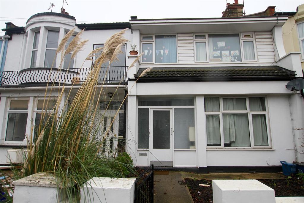 Victoria Road, SouthendOnSea 2 bed flat £1,000 pcm (£231 pw)