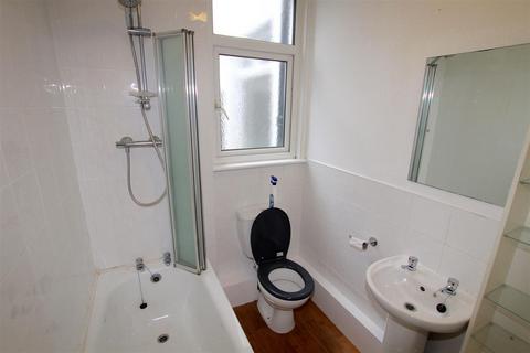 2 bedroom flat to rent - Victoria Road, Southend-On-Sea