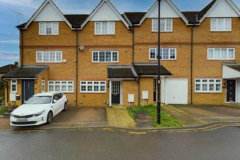 64 Franklins, Maple Cross, Rickmansworth, WD3 9SY
