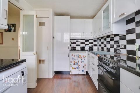 100 Lincoln Road, Basildon, SS14 3RA