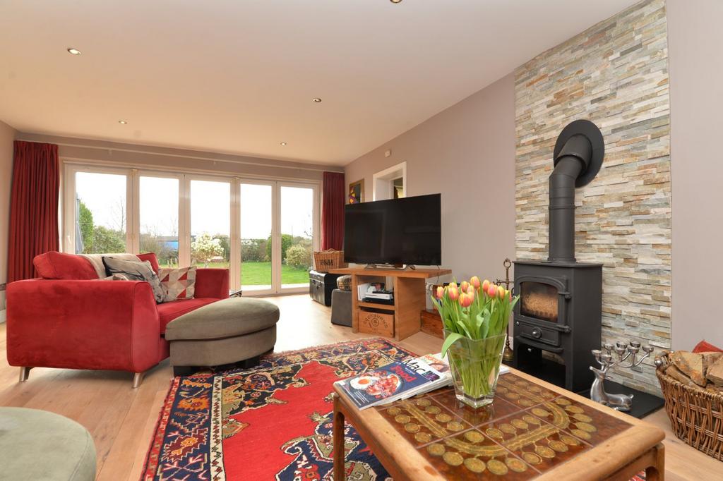 Lavender Road, Hordle, Lymington, Hampshire, SO41 4 bed detached house