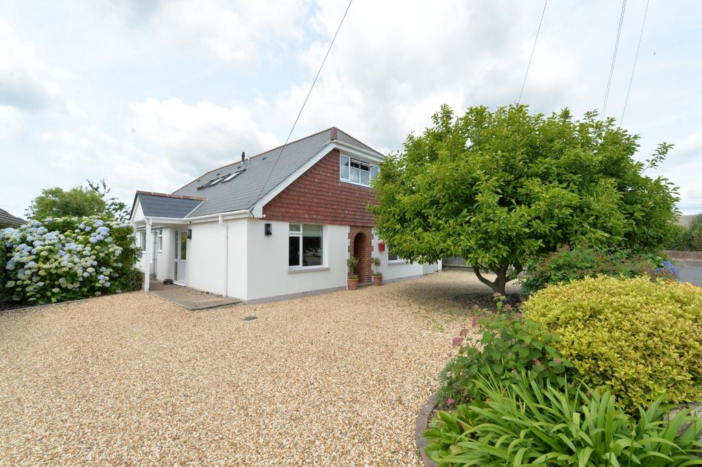 Lavender Road, Hordle, Lymington, Hampshire, SO41 4 bed detached house