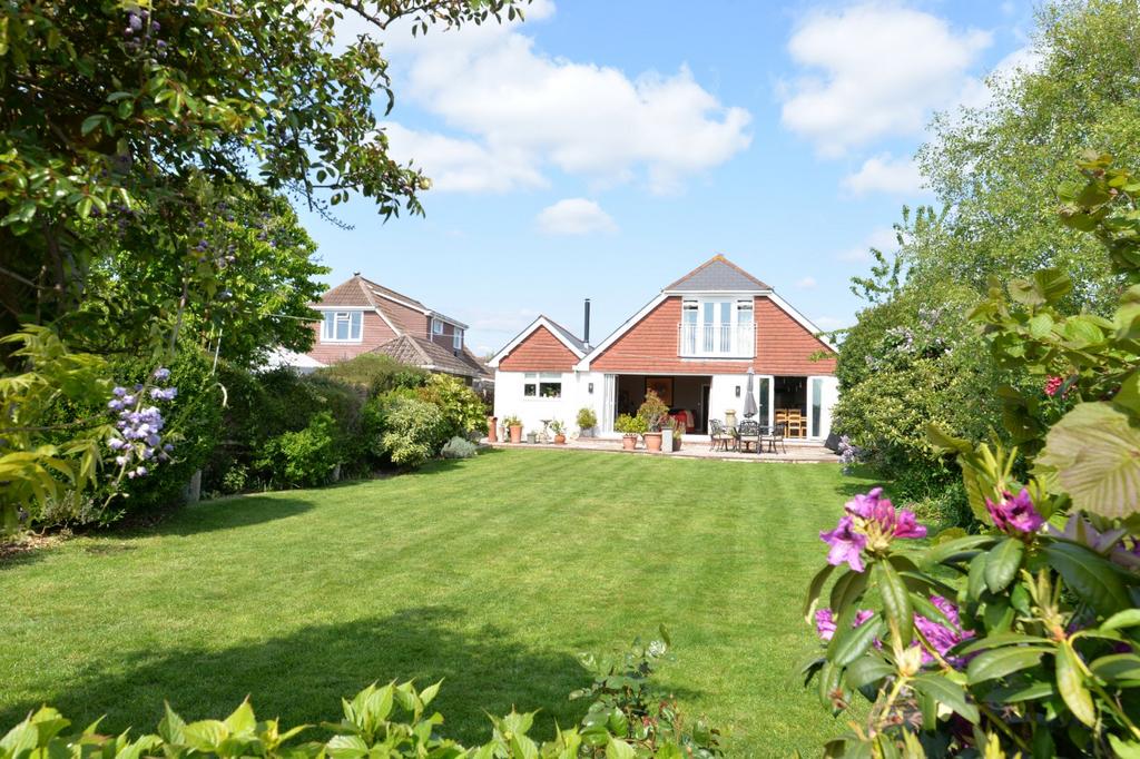 Lavender Road, Hordle, Lymington, Hampshire, SO41 4 bed detached house